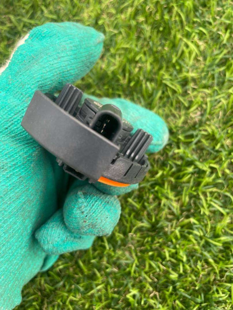 JX7T-14C676-AA Датчик удара в двери  Ford Escape 2020г. | Фото № 3  JX7T-14C676-AA Датчик удара в двери  Ford Escape 2020г. - Фото 3