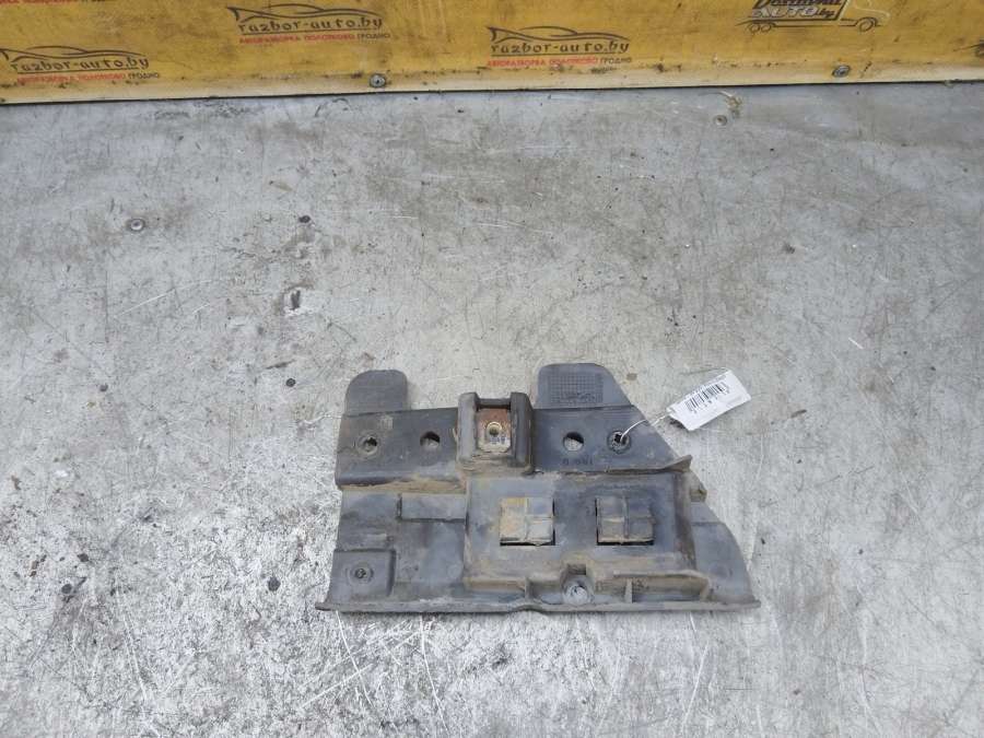 Кронштейн крепления бампера заднего Renault Laguna Универсал 1998г. | Фото № 5 Кронштейн крепления бампера заднего Renault Laguna Универсал 1998г. - Фото 5