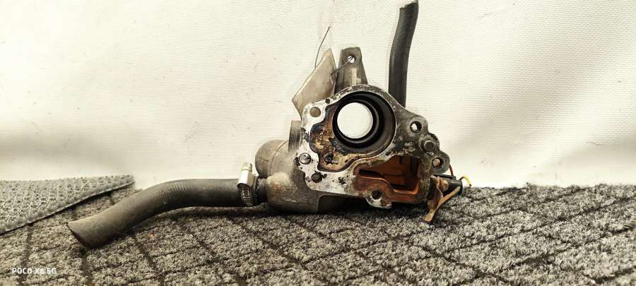 Корпус термостата Daewoo Matiz M150 рест. хэтчбек 2003г. | Фото № 1 Корпус термостата Daewoo Matiz M150 рест. хэтчбек 2003г. - Фото 1