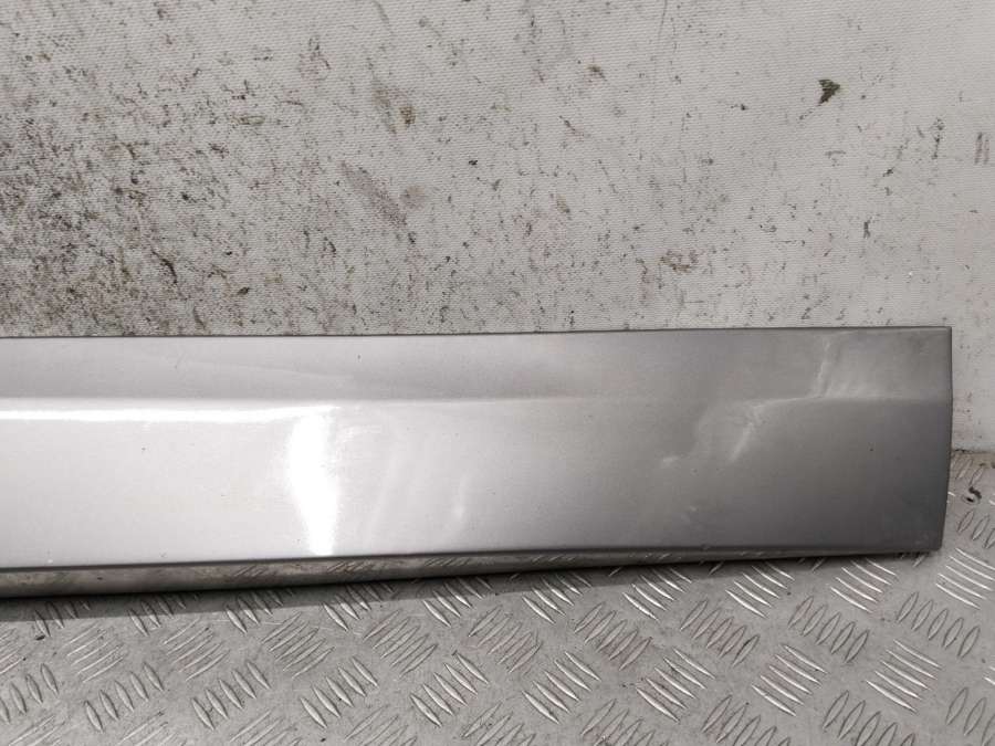 801860016R Молдинг двери передней правой Renault Scenic 2010г. | Фото № 2 801860016R Молдинг двери передней правой Renault Scenic 2010г. - Фото 2