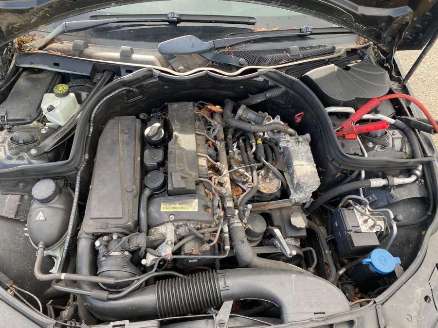 Крыло переднее правое Mercedes C-Class (W204) (2006-2015) Седан 2008г. | Фото № 13 Крыло переднее правое Mercedes C-Class (W204) (2006-2015) Седан 2008г. - Фото 13