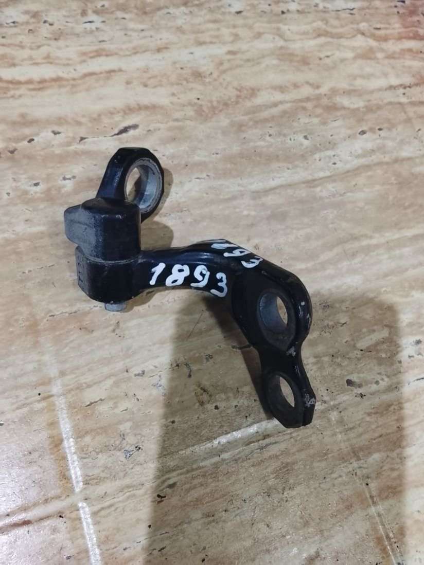 Петля двери задней правой Ford C-max 1 2004г. | Фото № 1 Петля двери задней правой Ford C-max 1 2004г. - Фото 1