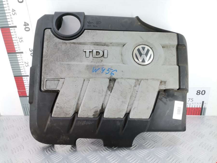 03L103925 Накладка (крышка) декоративная двигателя Volkswagen Tiguan 1 (2007-2016) Внедорожник 5дв. 2008г. | Фото № 1 03L103925 Накладка (крышка) декоративная двигателя Volkswagen Tiguan 1 (2007-2016) Внедорожник 5дв. 2008г. - Фото 1