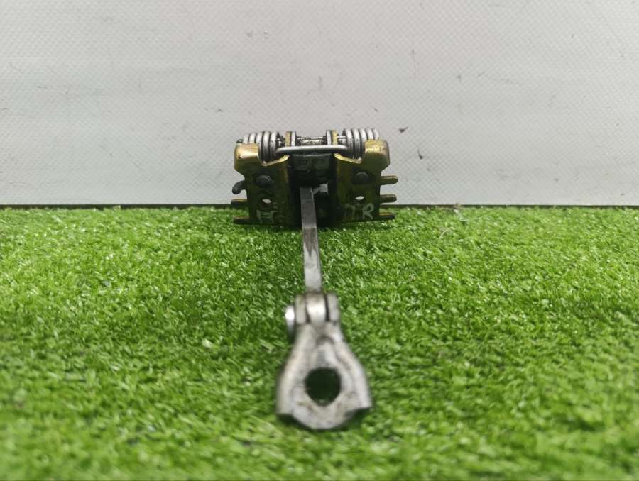 Ограничитель открывания двери передней Renault Laguna 2 2002г. | Фото № 3 Ограничитель открывания двери передней Renault Laguna 2 2002г. - Фото 3