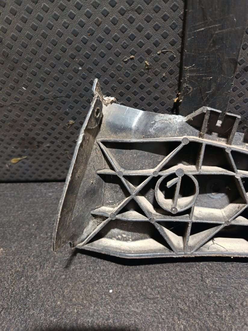 4B9807453B Кронштейн крепления бампера заднего Audi A6 C5 (S6,RS6) 2003г. | Фото № 8 4B9807453B Кронштейн крепления бампера заднего Audi A6 C5 (S6,RS6) 2003г. - Фото 8