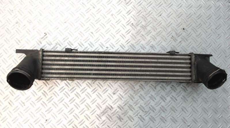 Радиатор интеркулера BMW 3 E90 (2005 - 2011) Седан 2010г. | Фото № 1 Радиатор интеркулера BMW 3 E90 (2005 - 2011) Седан 2010г. - Фото 1