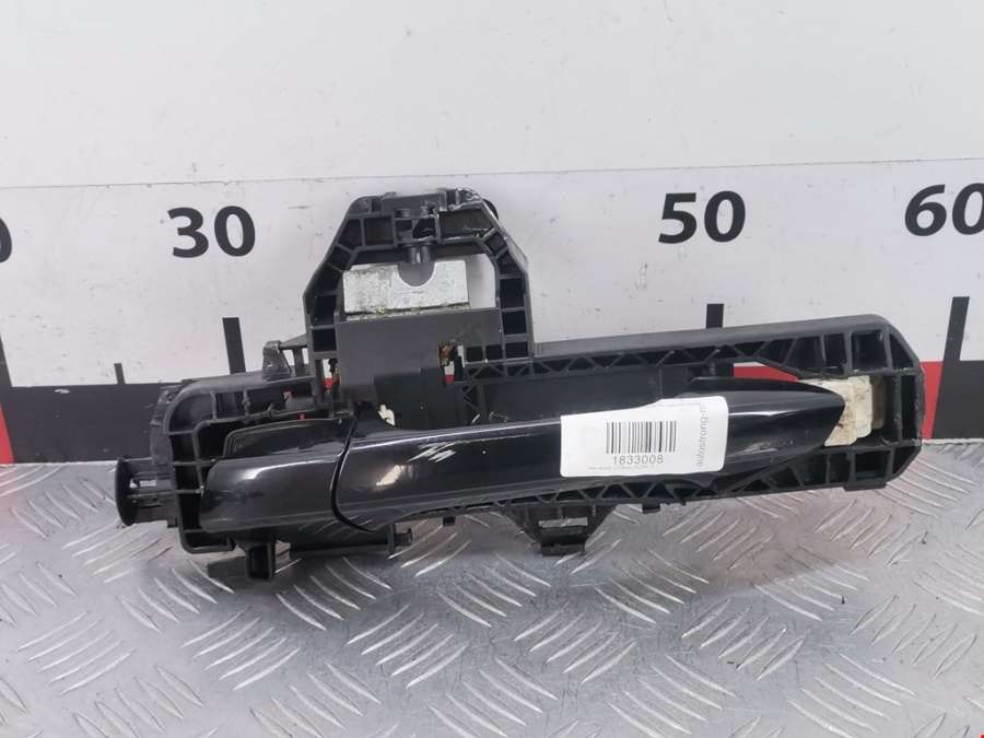 Ручка двери наружная задняя левая Mercedes C-Class (W204) (2006-2015) Универсал 2008г. | Фото № 1 Ручка двери наружная задняя левая Mercedes C-Class (W204) (2006-2015) Универсал 2008г. - Фото 1