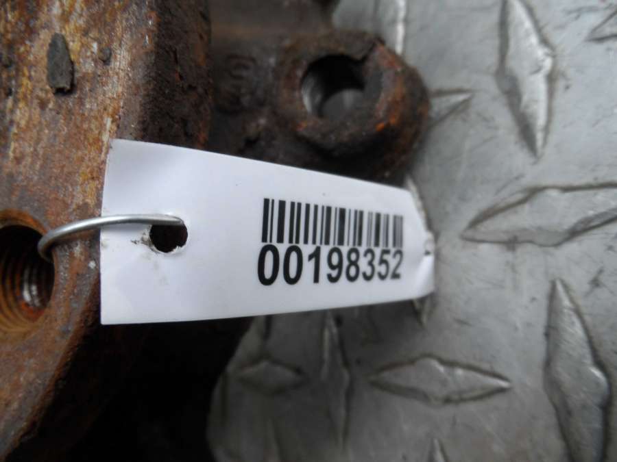 Кулак поворотный левый  Peugeot 408 Седан 2014г. | Фото № 7   Кулак поворотный левый  Peugeot 408 Седан 2014г. - Фото 7