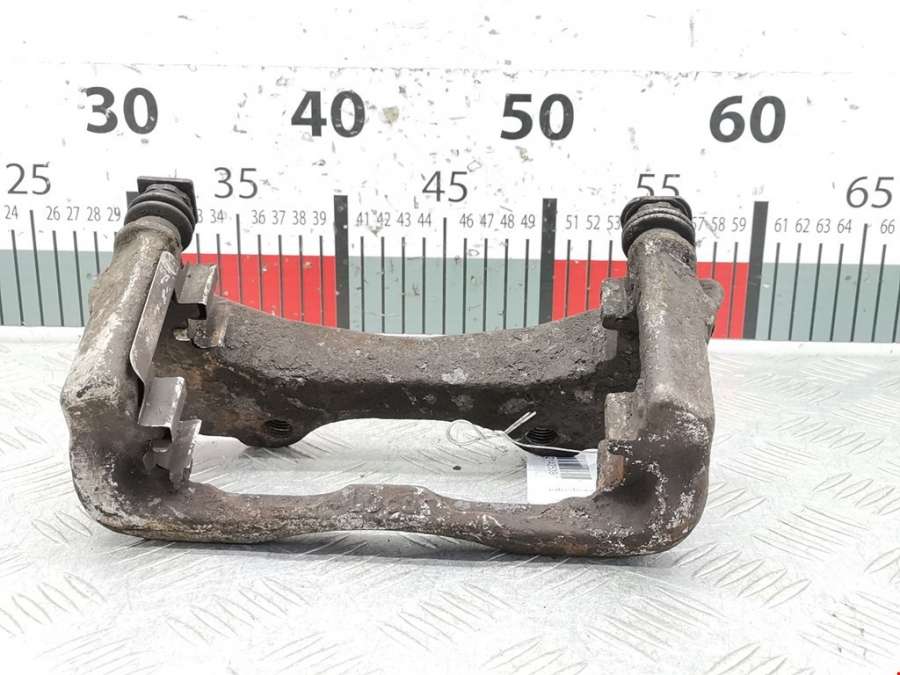 Скоба суппорта Peugeot 807 (2002-2010) Минивэн 2004г. | Фото № 2 Скоба суппорта Peugeot 807 (2002-2010) Минивэн 2004г. - Фото 2