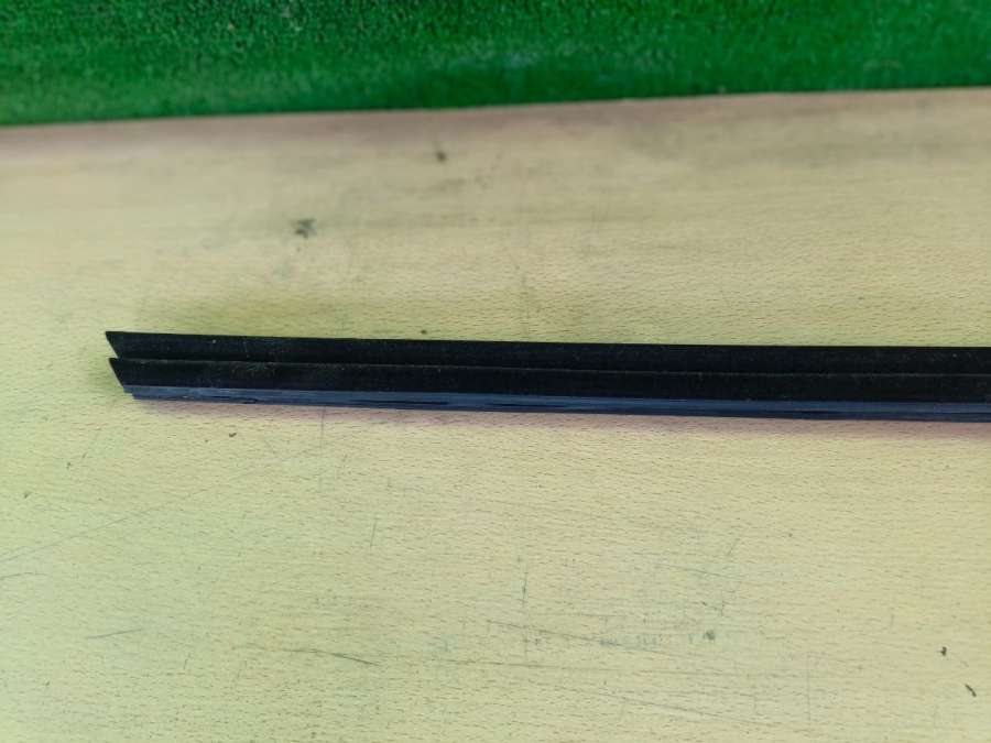 24468023 Молдинг стекла двери передней правой внутренний Opel Astra H 2007г. | Фото № 3 24468023 Молдинг стекла двери передней правой внутренний Opel Astra H 2007г. - Фото 3