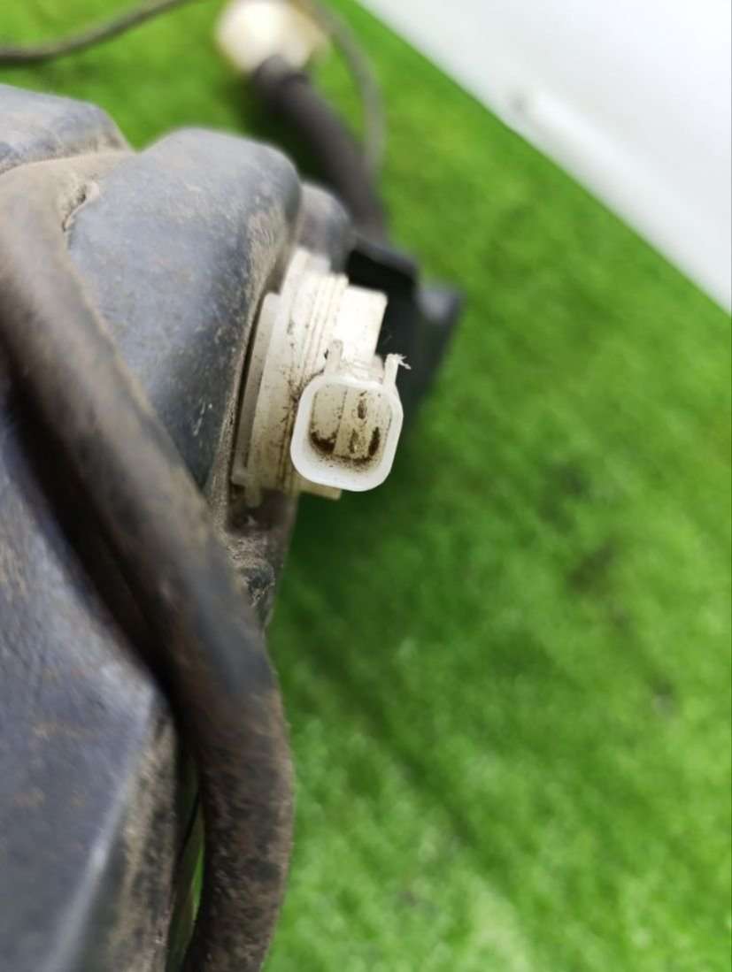 04717973AC0489407AC Бачок омывателя  Chrysler Voyager 4 2002г. | Фото № 4  04717973AC0489407AC Бачок омывателя  Chrysler Voyager 4 2002г. - Фото 4