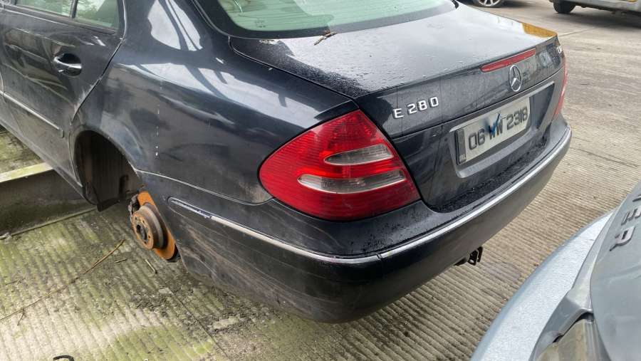 Решетка радиатора MERCEDES BENZ E-CLASS W211 2002г. | Фото № 5 Решетка радиатора MERCEDES BENZ E-CLASS W211 2002г. - Фото 5