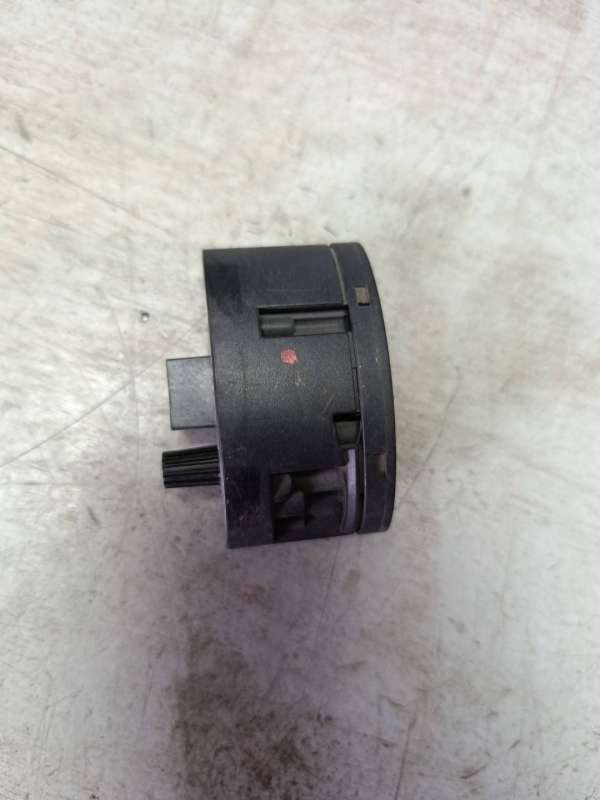 A2118205510 Кнопка открытия багажника Mercedes-Benz E W211/S211 2005г. | Фото № 2 A2118205510 Кнопка открытия багажника Mercedes-Benz E W211/S211 2005г. - Фото 2