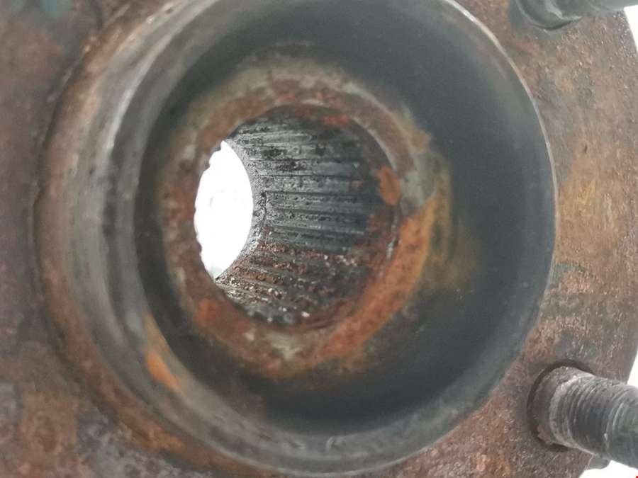 Ступица (кулак цапфа) передняя левая Nissan X-Trail T30 (2000-2007) Внедорожник 5дв. 2003г. | Фото № 2 Ступица (кулак цапфа) передняя левая Nissan X-Trail T30 (2000-2007) Внедорожник 5дв. 2003г. - Фото 2