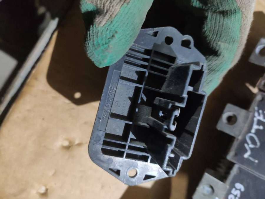 HM420040B Сопротивление печки Mazda 2 DY 2003г. | Фото № 3 HM420040B Сопротивление печки Mazda 2 DY 2003г. - Фото 3