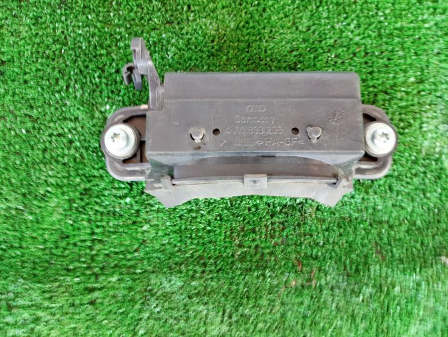 4A0839205  Ручка двери наружная задняя левая L   Audi A4 B5 1997г. | Фото № 7  4A0839205  Ручка двери наружная задняя левая L   Audi A4 B5 1997г. - Фото 7