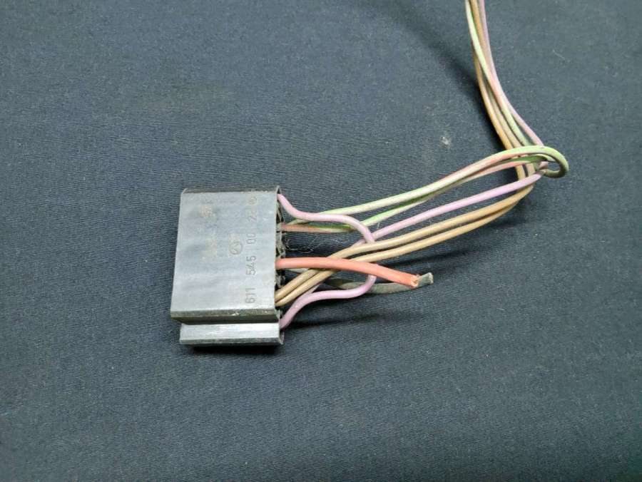 6115450028 Разъем (фишка) проводки  Mercedes 207 1993г. | Фото № 1  6115450028 Разъем (фишка) проводки  Mercedes 207 1993г. - Фото 1