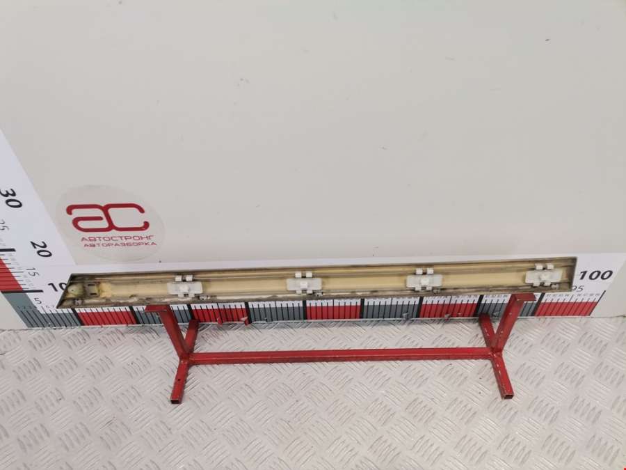 Накладка декоративная (молдинг) двери задней правой Mercedes C-Class (W202) (1993-2001) Универсал 1997г. | Фото № 4 Накладка декоративная (молдинг) двери задней правой Mercedes C-Class (W202) (1993-2001) Универсал 1997г. - Фото 4