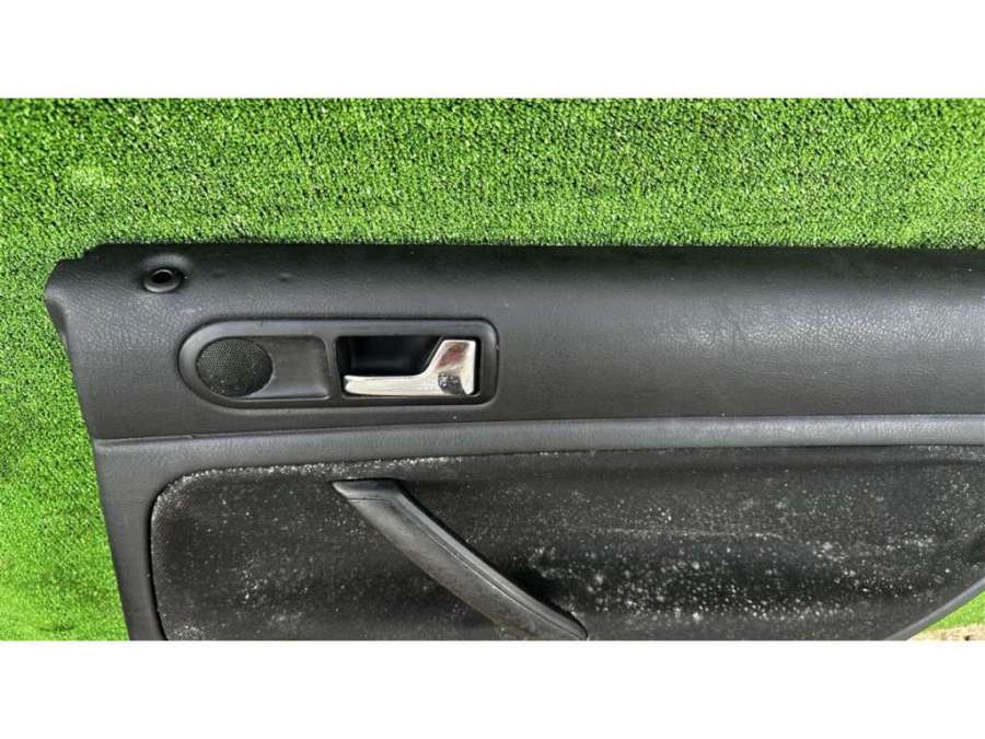 Обшивка двери задней правой (дверная карта) Volkswagen Passat 2000г. | Фото № 2 Обшивка двери задней правой (дверная карта) Volkswagen Passat 2000г. - Фото 2