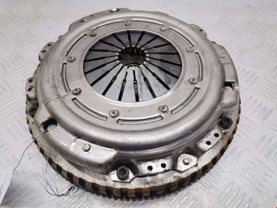 Маховик (демпфер сцепления) Peugeot 307 (2001-2008) Хетчбэк 5дв. 2002г. | Фото № 1 Маховик (демпфер сцепления) Peugeot 307 (2001-2008) Хетчбэк 5дв. 2002г. - Фото 1