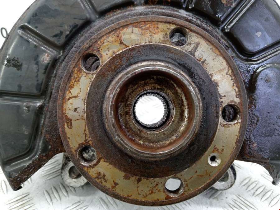 Ступица (кулак цапфа) передняя левая Volkswagen Passat 6 (2005-2010) Универсал 2008г. | Фото № 2 Ступица (кулак цапфа) передняя левая Volkswagen Passat 6 (2005-2010) Универсал 2008г. - Фото 2