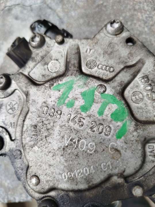 038145209 Насос вакуумный  Audi A3 8P (2003-2005) 2003г. | Фото № 6  038145209 Насос вакуумный  Audi A3 8P (2003-2005) 2003г. - Фото 6