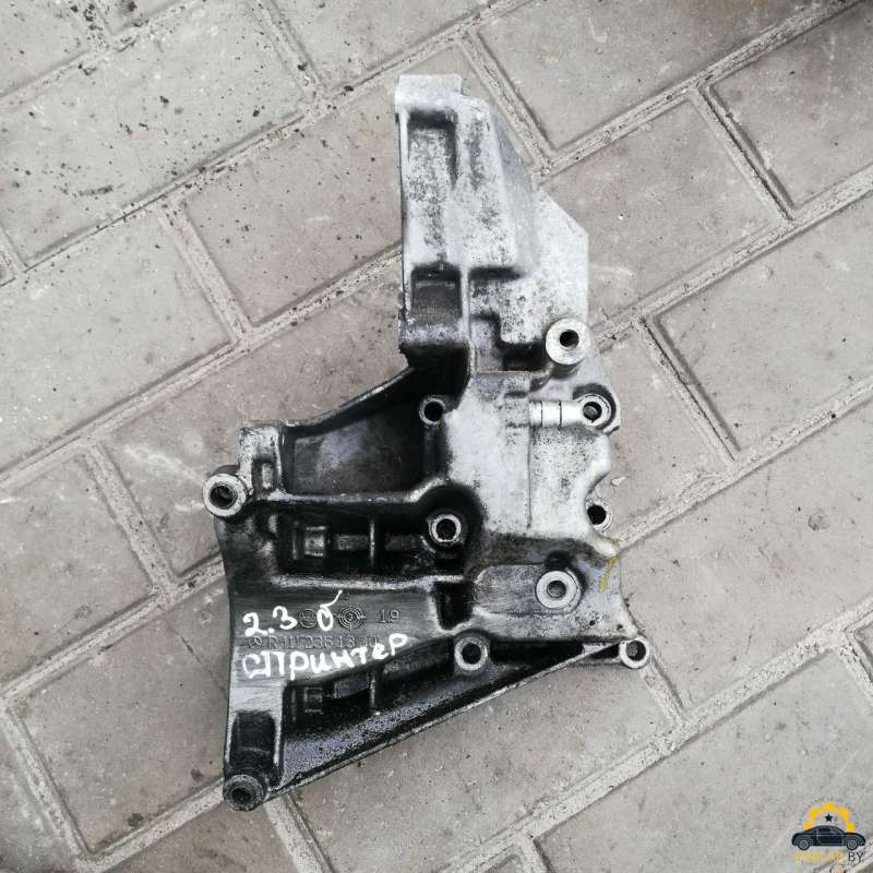 Кронштейн компрессора кондиционера Mercedes Sprinter 2003г. | Фото № 1 Кронштейн компрессора кондиционера Mercedes Sprinter 2003г. - Фото 1