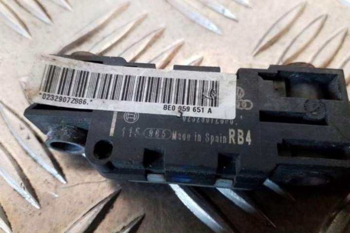 8E0959651A Датчик удара Audi A4 B7 (2004-2008) 2004г. | Фото № 3 8E0959651A Датчик удара Audi A4 B7 (2004-2008) 2004г. - Фото 3