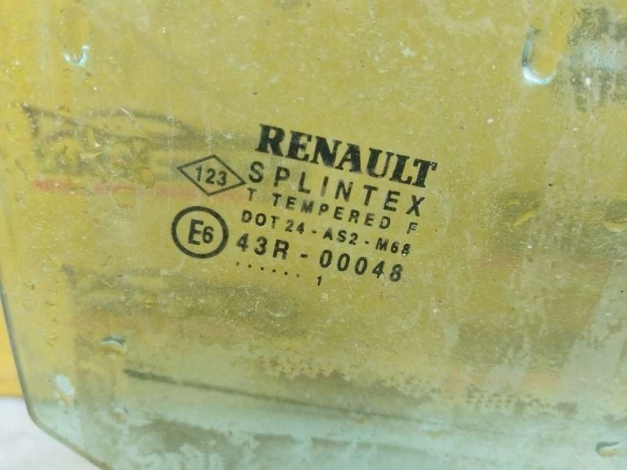 Стекло двери задней правой  Renault Scenic Минивэн 2000г. | Фото № 2   Стекло двери задней правой  Renault Scenic Минивэн 2000г. - Фото 2