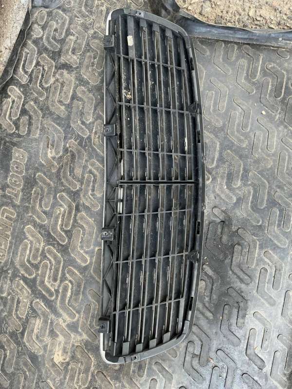 Решетка радиатора Mercedes-Benz E W211/S211 2004г. | Фото № 4 Решетка радиатора Mercedes-Benz E W211/S211 2004г. - Фото 4