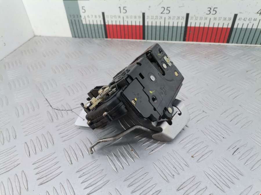 Замок двери задней левой Audi A6 C5 (1997-2005) Универсал 2001г. | Фото № 3 Замок двери задней левой Audi A6 C5 (1997-2005) Универсал 2001г. - Фото 3