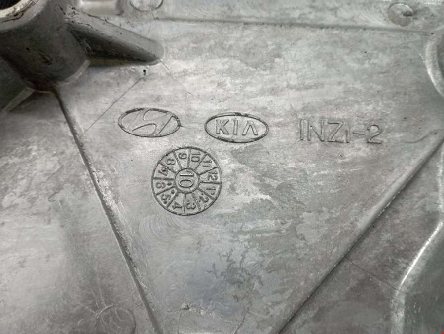 Крышка двигателя передняя Hyundai Santa Fe 2 (CM) (2005-2012) Внедорожник 5дв. 2011г. | Фото № 3 Крышка двигателя передняя Hyundai Santa Fe 2 (CM) (2005-2012) Внедорожник 5дв. 2011г. - Фото 3