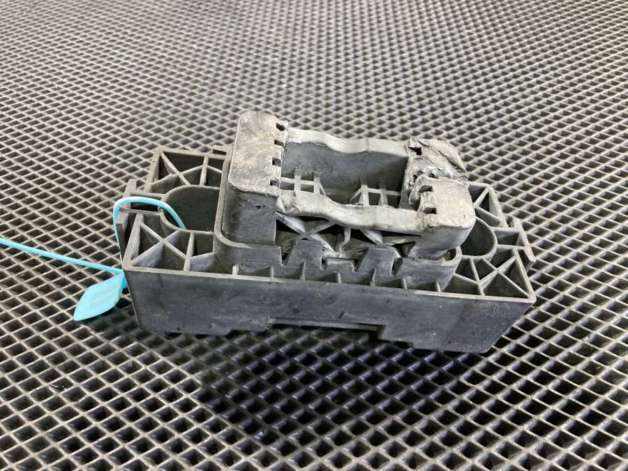 A1666900134A2046920028 Опора под домкрат (поддомкратная подушка)  Mercedes-Benz GL X166 2015г. | Фото № 1  A1666900134A2046920028 Опора под домкрат (поддомкратная подушка)  Mercedes-Benz GL X166 2015г. - Фото 1