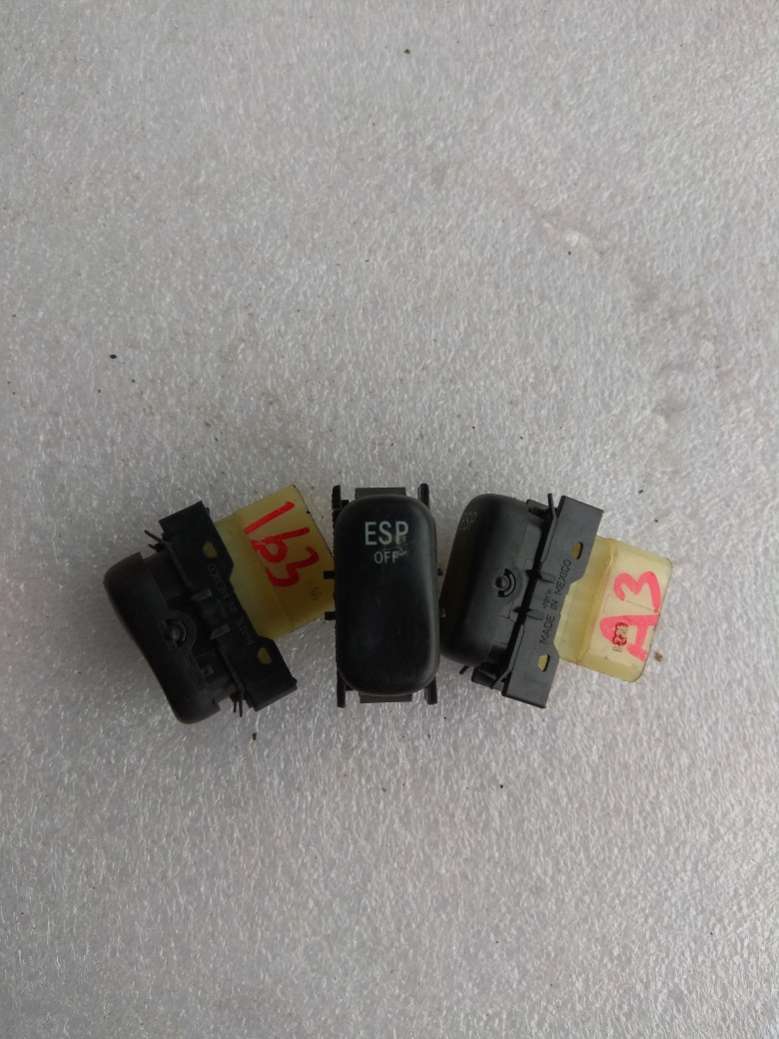 1638202710 Кнопка антипробуксовочной системы  Mercedes-Benz M W163 2000г. | Фото № 2  1638202710 Кнопка антипробуксовочной системы  Mercedes-Benz M W163 2000г. - Фото 2