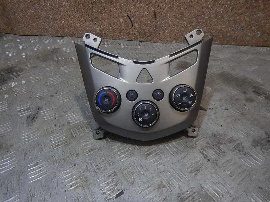 95164455 Блок управления климатической установкой  Chevrolet Aveo 0000г. | Фото № 1  95164455 Блок управления климатической установкой  Chevrolet Aveo 0000г. - Фото 1