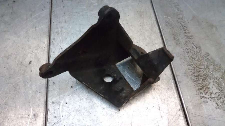1H0199273B Кронштейн двигателя Volkswagen Golf 3 поколение 1994г. | Фото № 6 1H0199273B Кронштейн двигателя Volkswagen Golf 3 поколение 1994г. - Фото 6