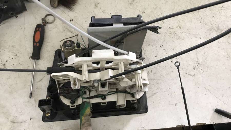 Блок управления печки/климат-контроля Mitsubishi Galant 6 1990г. | Фото № 3 Блок управления печки/климат-контроля Mitsubishi Galant 6 1990г. - Фото 3