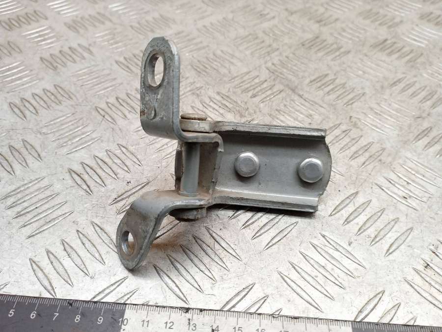 Петля двери задней правой Toyota RAV4 2 (XA20) 2005г. | Фото № 3 Петля двери задней правой Toyota RAV4 2 (XA20) 2005г. - Фото 3