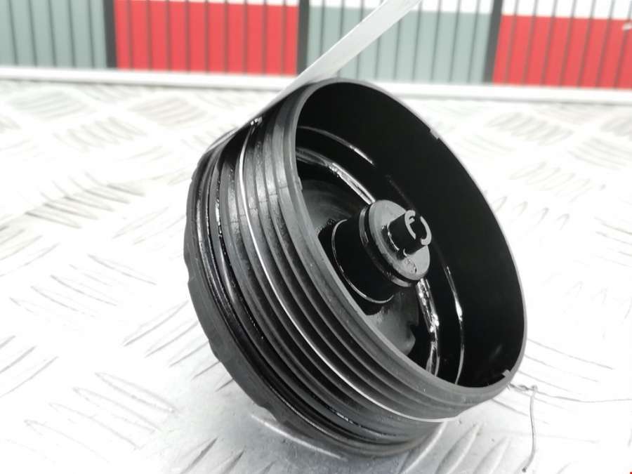 Крышка масляного фильтра Mitsubishi Outlander 2 (XL) (2006-2012) Внедорожник 5дв. 2007г. | Фото № 2 Крышка масляного фильтра Mitsubishi Outlander 2 (XL) (2006-2012) Внедорожник 5дв. 2007г. - Фото 2