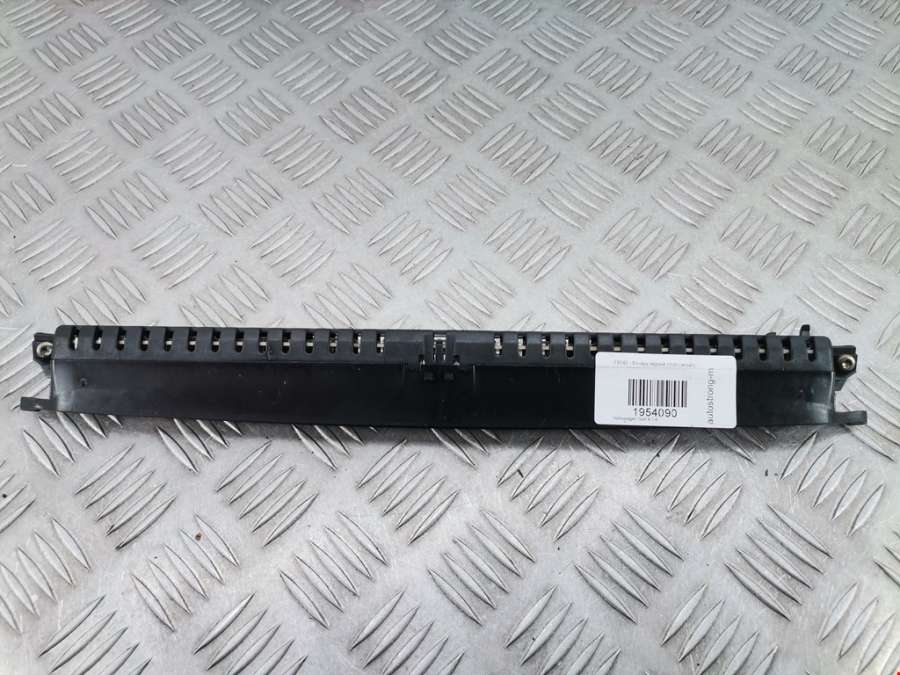 1J6945097C Фонарь дополнительный тормозной (стоп-сигнал) Volkswagen Golf 4 (1997-2004) Хетчбэк 5дв. 2000г. | Фото № 2 1J6945097C Фонарь дополнительный тормозной (стоп-сигнал) Volkswagen Golf 4 (1997-2004) Хетчбэк 5дв. 2000г. - Фото 2