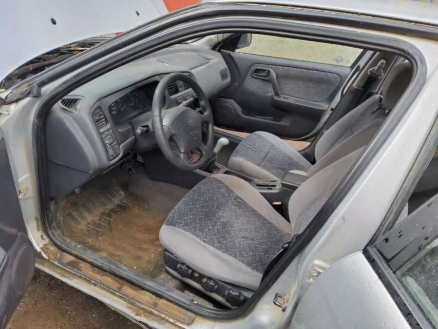 Уплотнитель двери передней левой Nissan Primera 11 1999г. | Фото № 1 Уплотнитель двери передней левой Nissan Primera 11 1999г. - Фото 1