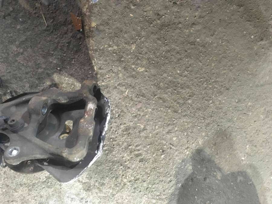 Ступица передняя правая  Mercedes-Benz CL C216 2007г. | Фото № 1   Ступица передняя правая  Mercedes-Benz CL C216 2007г. - Фото 1