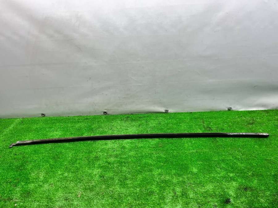 Молдинг стекла двери передней правой наружный  Volkswagen Caddy 3 2007г. | Фото № 4   Молдинг стекла двери передней правой наружный  Volkswagen Caddy 3 2007г. - Фото 4