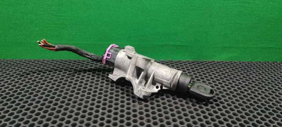 4B0 905 851 C Замок зажигания Audi A4 Хэтчбек 1999г. | Фото № 1 4B0 905 851 C Замок зажигания Audi A4 Хэтчбек 1999г. - Фото 1