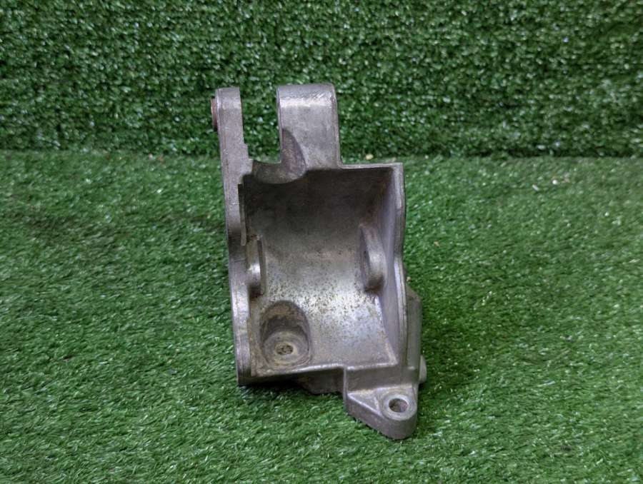 Кронштейн гидроусилителя Kia Carnival UP/GQ KA4 2006г. | Фото № 5 Кронштейн гидроусилителя Kia Carnival UP/GQ KA4 2006г. - Фото 5