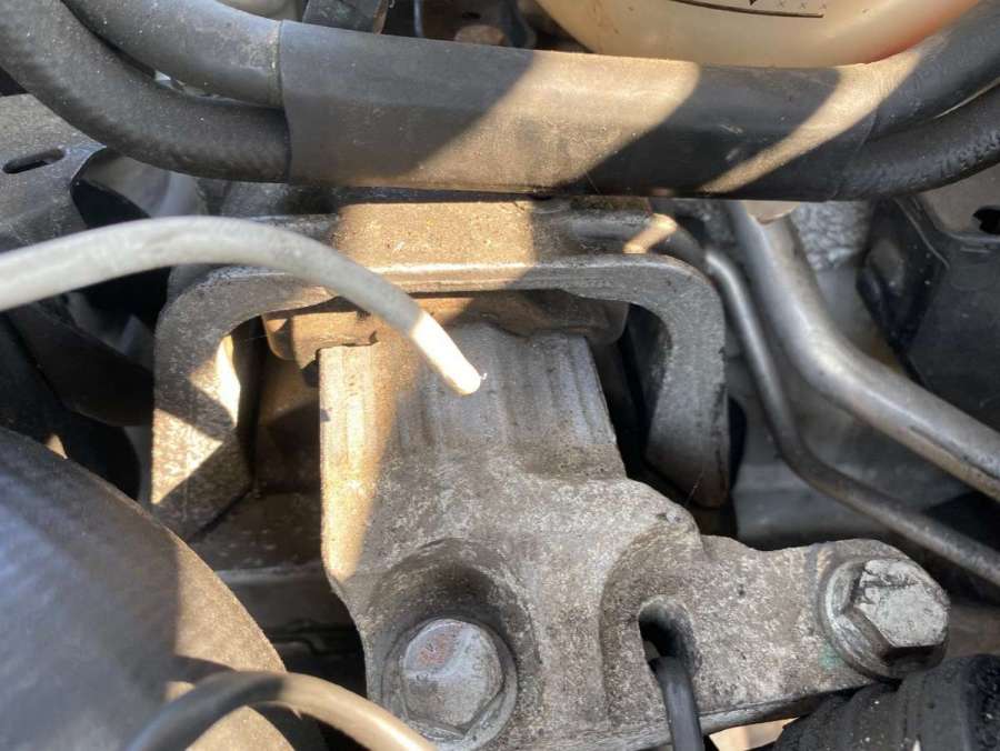 1k0199262m Подушка двигателя Volkswagen Passat B6 2005г. | Фото № 1 1k0199262m Подушка двигателя Volkswagen Passat B6 2005г. - Фото 1