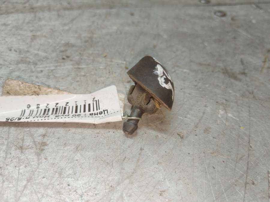 Форсунка омывателя заднего стекла Volvo V40 Универсал 2001г. | Фото № 1 Форсунка омывателя заднего стекла Volvo V40 Универсал 2001г. - Фото 1