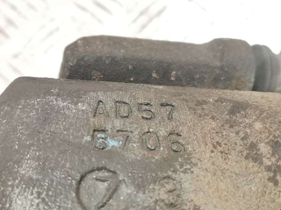 Суппорт передний правый Subaru Legacy 3 (BE/BH) (1998-2004) Универсал 1998г. | Фото № 6 Суппорт передний правый Subaru Legacy 3 (BE/BH) (1998-2004) Универсал 1998г. - Фото 6