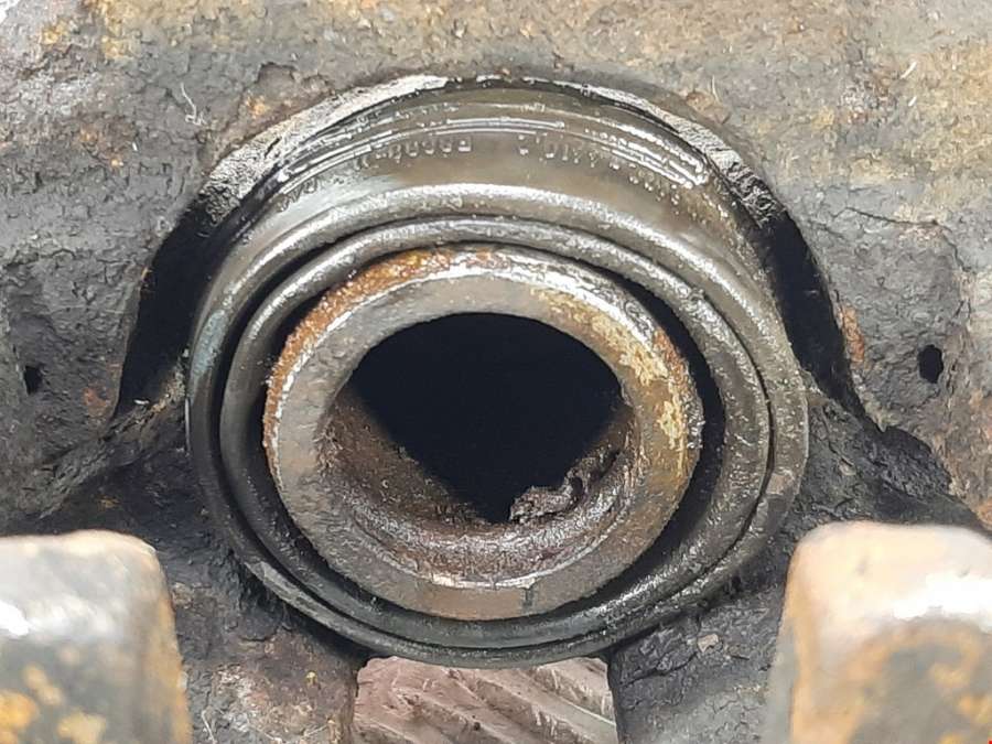 Суппорт задний левый Volvo XC90 1 (2002-2014) Внедорожник 2005г. | Фото № 8 Суппорт задний левый Volvo XC90 1 (2002-2014) Внедорожник 2005г. - Фото 8