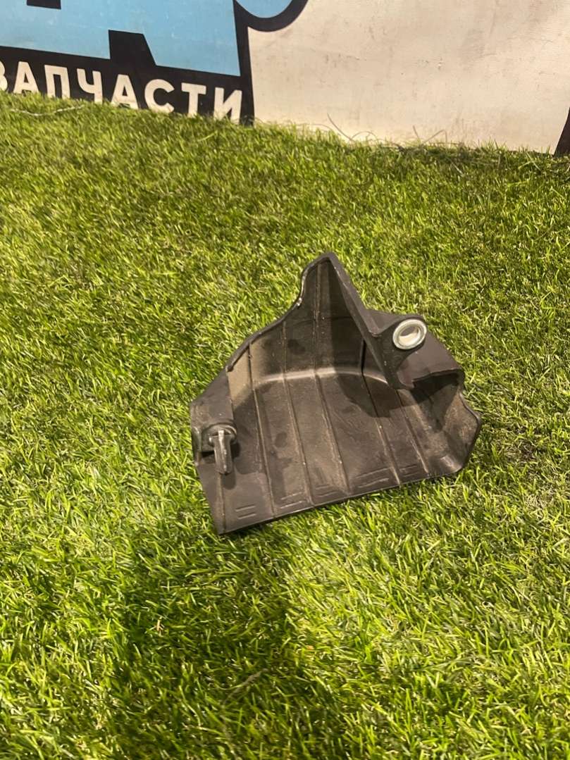 Пластик моторного отсека  Ford Explorer 2020г. | Фото № 3   Пластик моторного отсека  Ford Explorer 2020г. - Фото 3